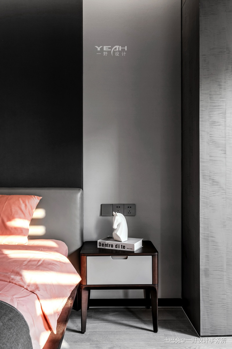 140m²现代黑白灰卧室实景图现代简约卧室设计图片赏析