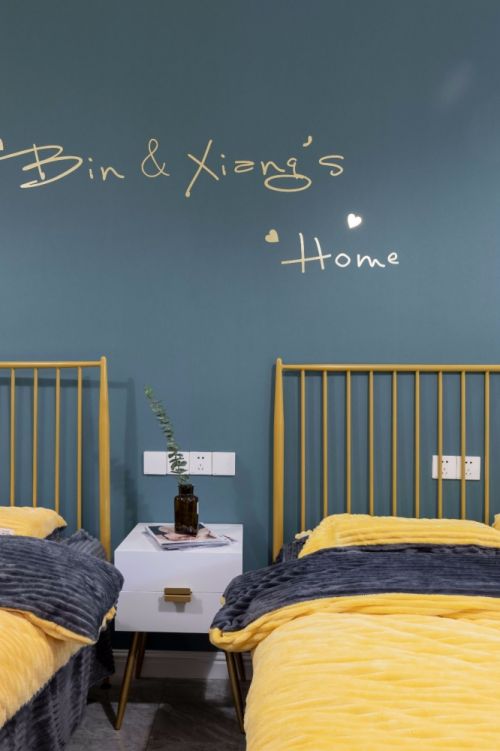 卧室床头柜装修效果图年轻化混搭风儿童房实景图片