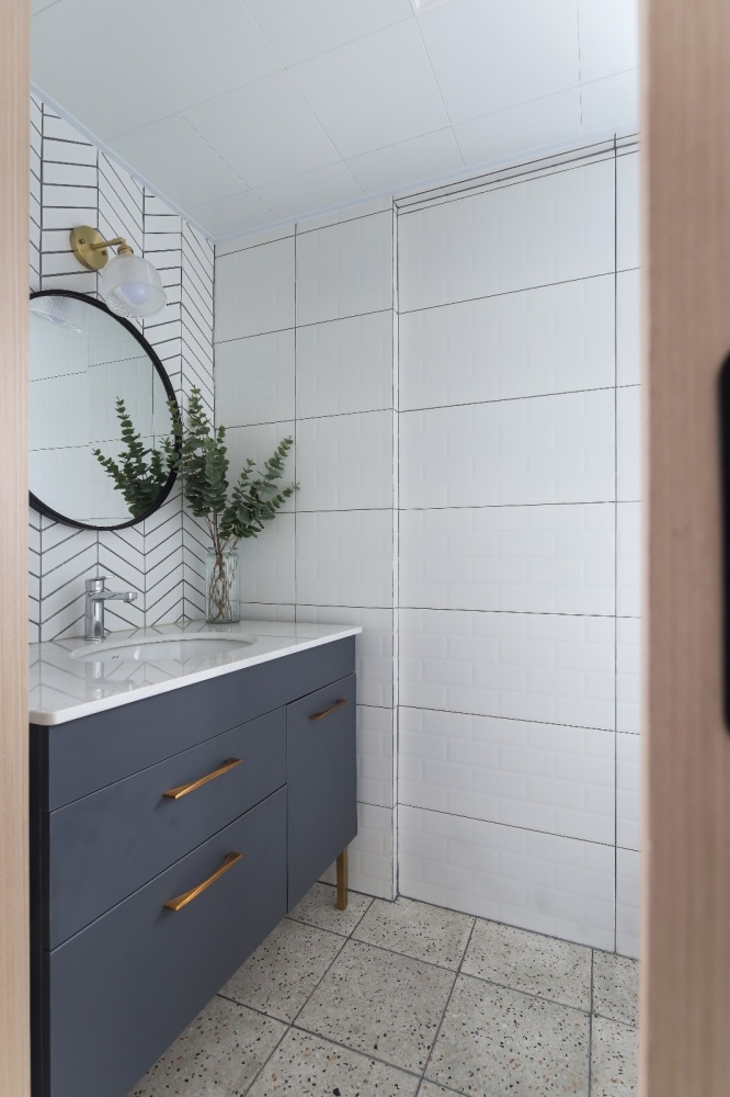 卫生间瓷砖2装修效果图小复式北欧风卫浴洗手台设计北欧风卫生间设计图片赏析