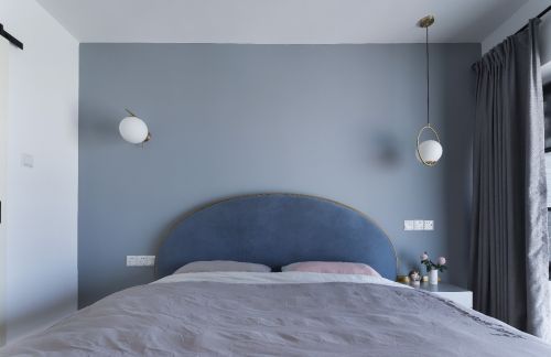 卧室床头柜4装修效果图小复式北欧风主卧室设计图