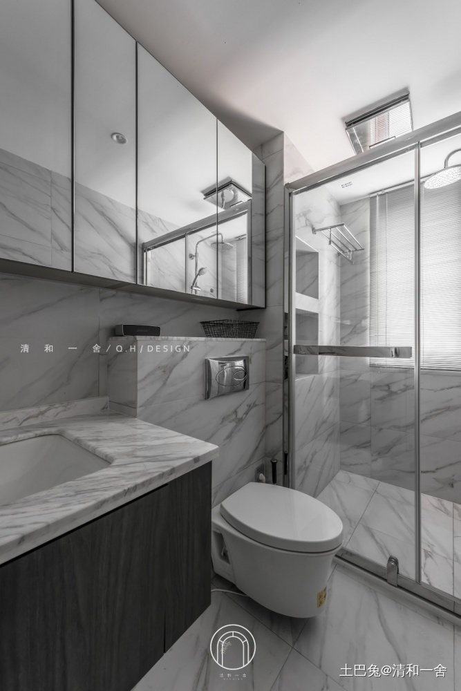 139㎡二居极简现代卫浴实景图现代简约卫生间设计图片赏析