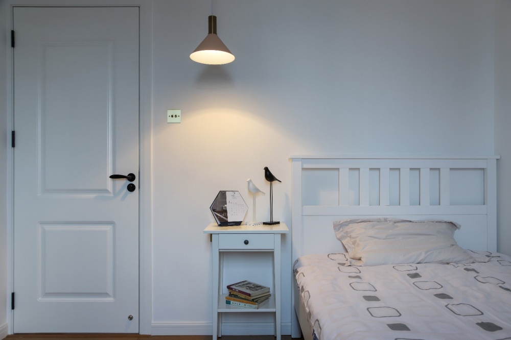 卧室床装修效果图《清风微蓝》北欧风客房设计北欧极简卧室设计图片赏析