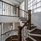 美式别墅楼梯实景图片