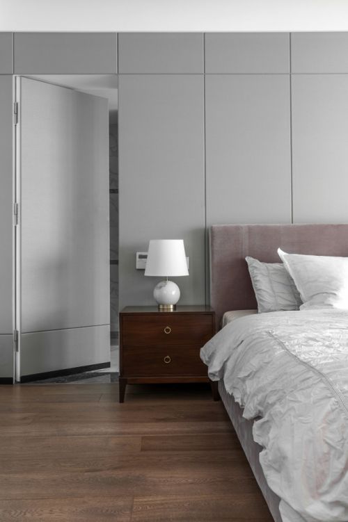 卧室床头柜装修效果图四居中式风主卧隐形门设计