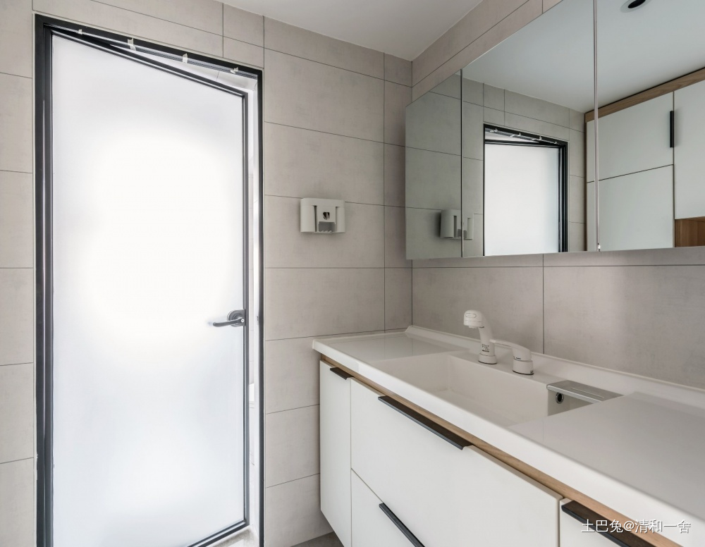 95平米北欧风卫浴洗手台设计北欧风卫生间设计图片赏析