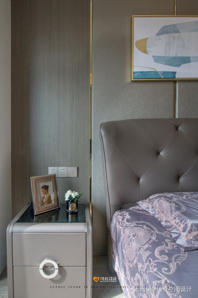 黑白灰的高冷and大地色系的温实现代简约卧室设计图片赏析