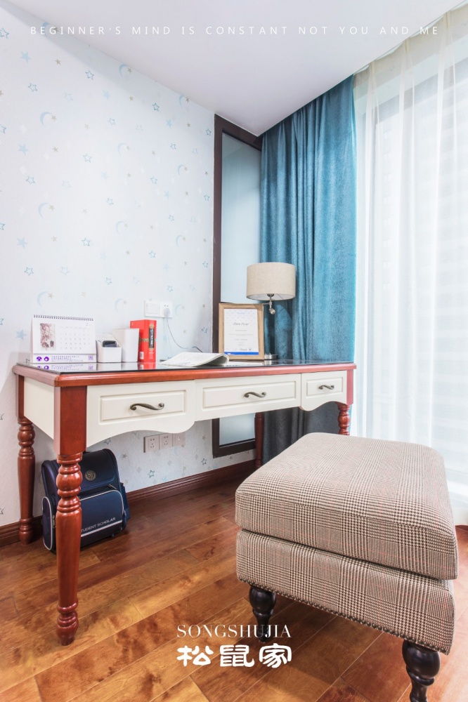 柔和美式儿童房书桌设计卧室窗帘美式经典卧室设计图片赏析
