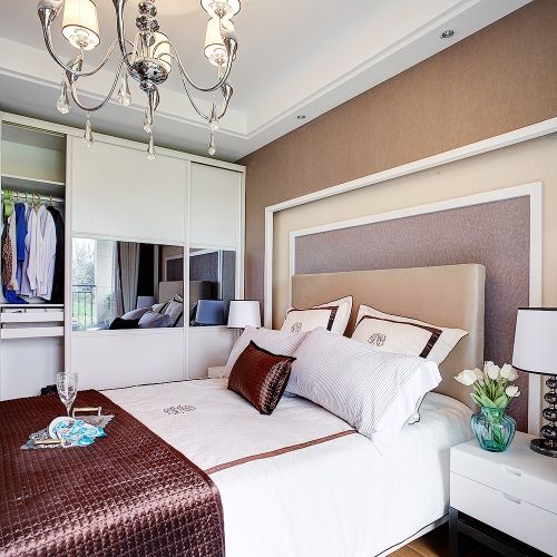 卧室床4装修效果图样板间|繁华都市人的舒适回归