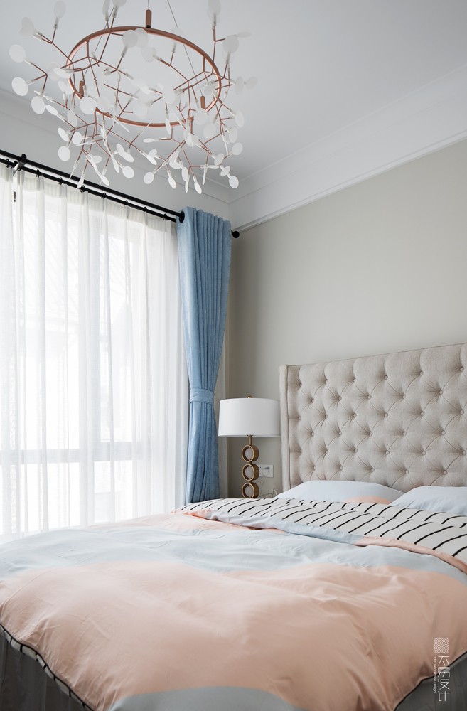 卧室窗帘6装修效果图现代美式|静·谧|360㎡美式卧室设计图片赏析