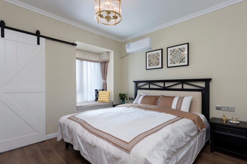 卧室窗帘装修效果图橙果装饰现代美式87平现代简约卧室设计图片赏析