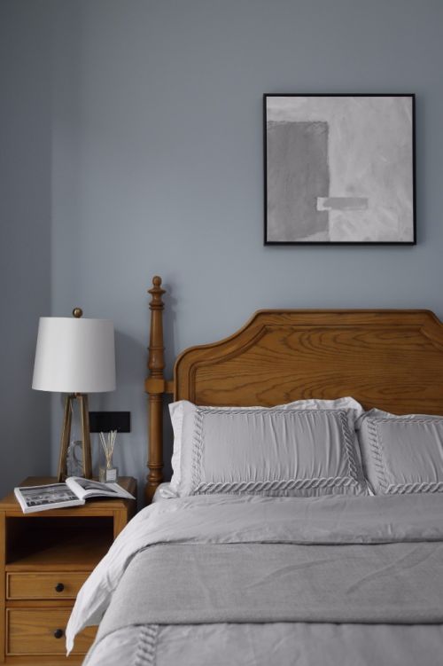 卧室床头柜6装修效果图有一种安静的颜色在眼前