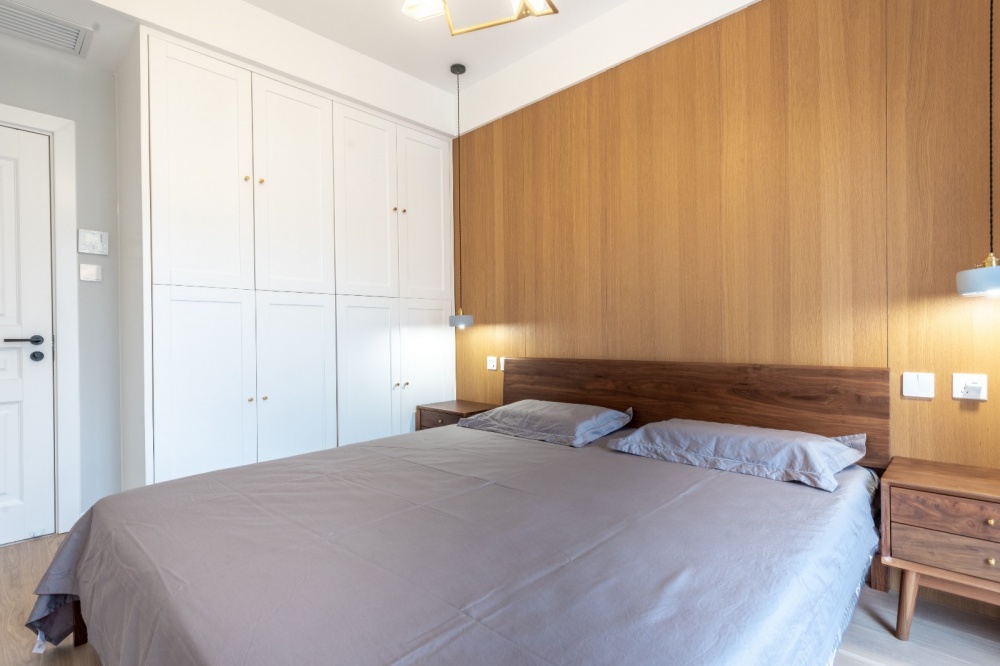 卧室衣柜2装修效果图原木环保新生活，三代同堂共享天北欧风卧室设计图片赏析
