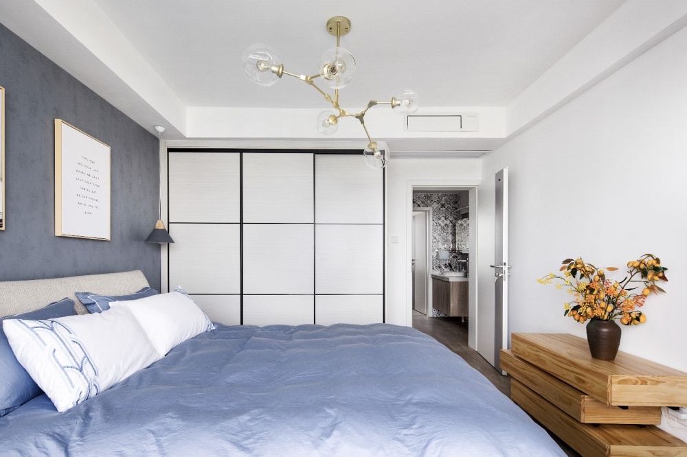 卧室衣柜装修效果图游走于灰色调现代简约卧室设计图片赏析