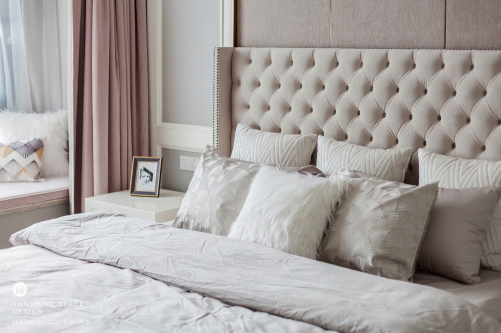 卧室窗帘11装修效果图美式轻奢|初雪美式卧室设计图片赏析