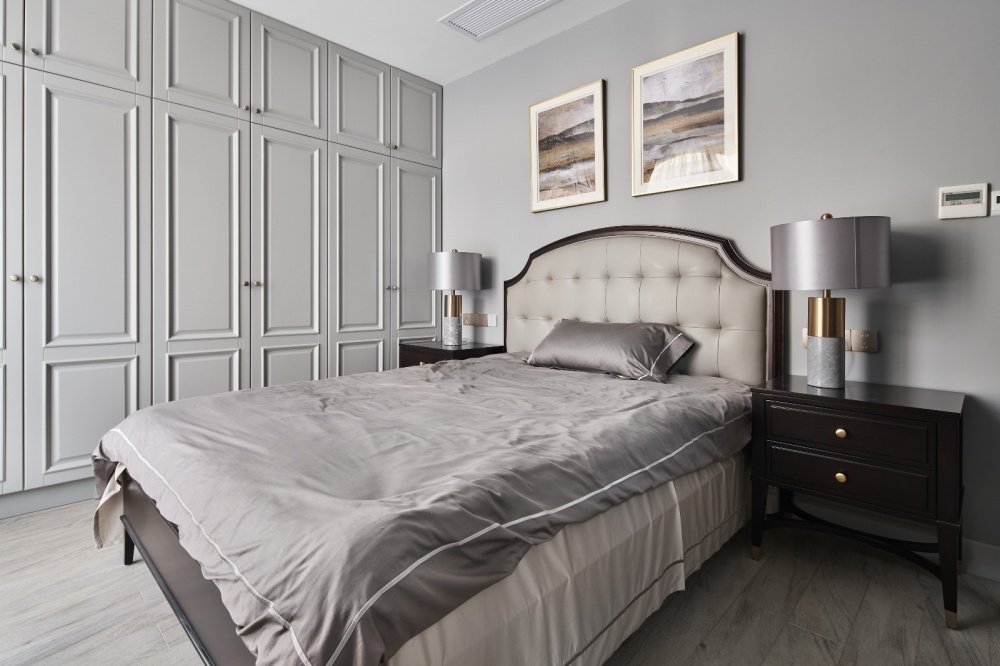 卧室床15装修效果图气质灰+蓝融合美式与现代的优雅混搭卧室设计图片赏析