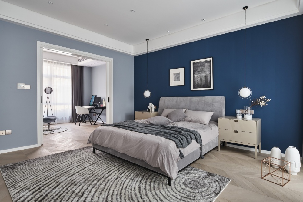 卧室木地板10装修效果图气质灰+蓝融合美式与现代的优雅混搭卧室设计图片赏析