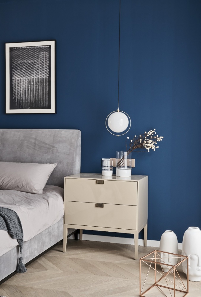 卧室床头柜5装修效果图气质灰+蓝融合美式与现代的优雅混搭卧室设计图片赏析