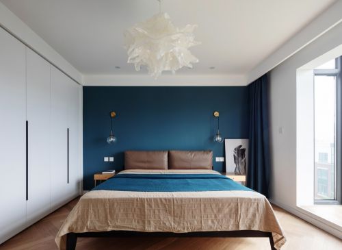 蓝色北欧极简卧室衣柜装修效果图怎么让家更有高级感？