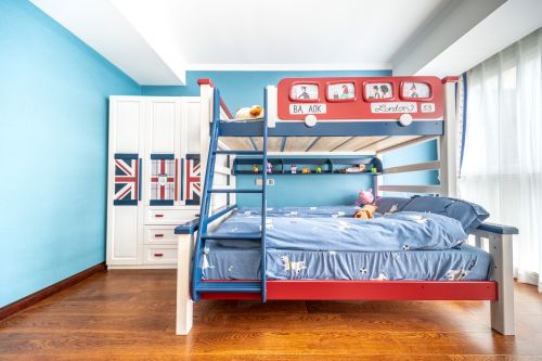 卧室木地板5装修效果图简单且有质感的家庭空间