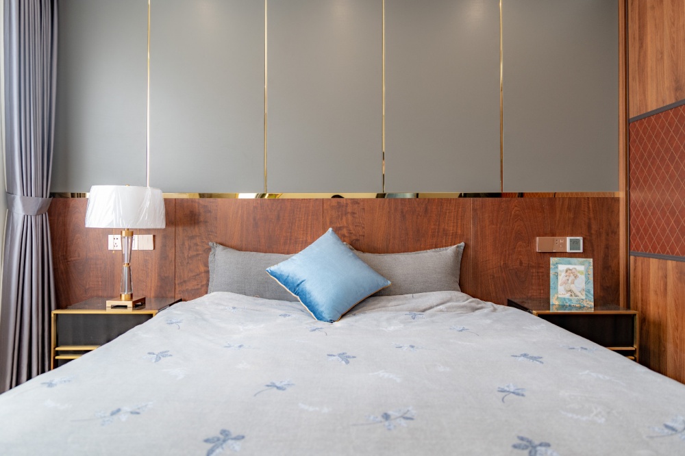 卧室床2装修效果图简单且有质感的家庭空间现代简约卧室设计图片赏析