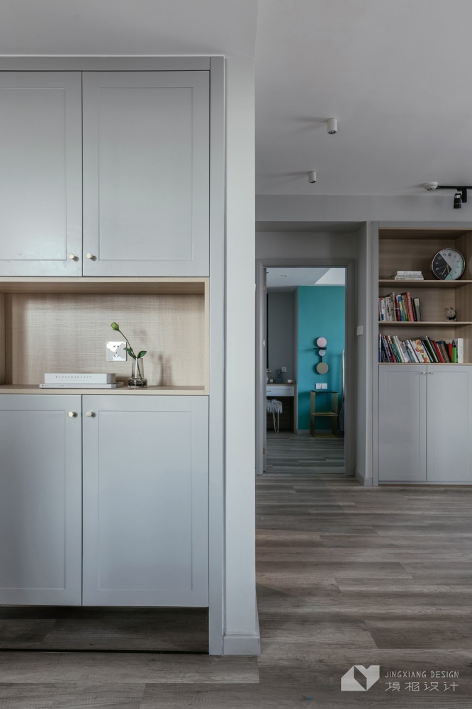 玄关木地板装修效果图打通2套小公寓，获得舒适的生活北欧极简玄关设计图片赏析