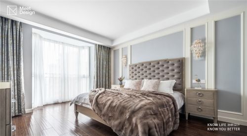 灰色美式田园卧室窗帘装修效果图以简驭繁，极致优雅，三代人幸福