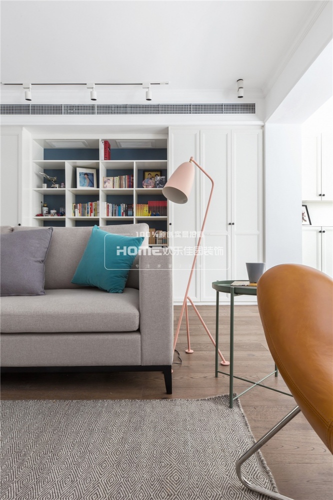 客厅沙发3装修效果图200平现代雅居，花了70万现代简约客厅设计图片赏析