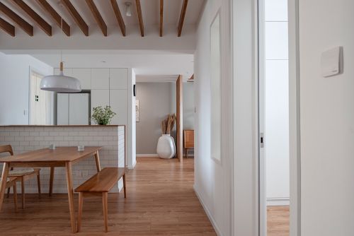 浅木色的日式北欧家，真是太治愈了厨房木地板101-120m²三居日式家装装修案例效果图