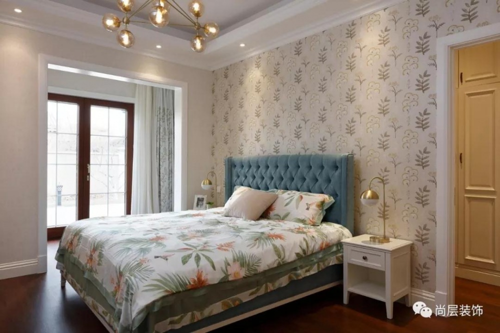 卧室窗帘3装修效果图减负后的别墅，才是“家”该有的现代简约卧室设计图片赏析