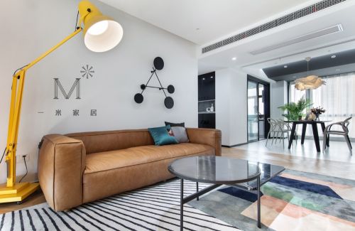 一间有质感的单身公寓助你“早日成家”客厅木地板5图现代简约客厅设计图片赏析