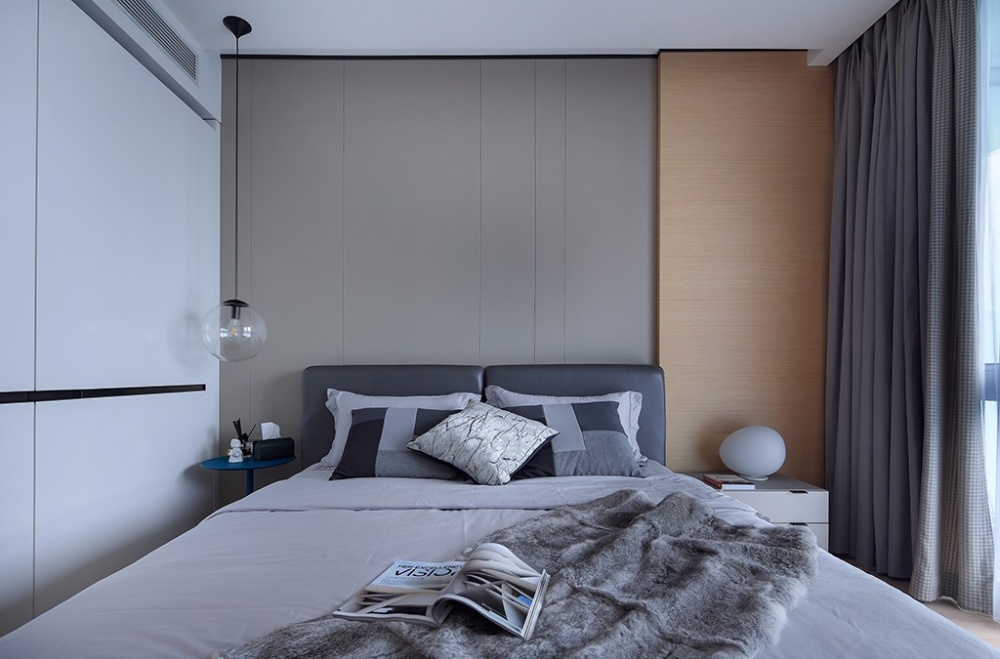 卧室床2装修效果图《真实》深圳红树西岸现代简约卧室设计图片赏析