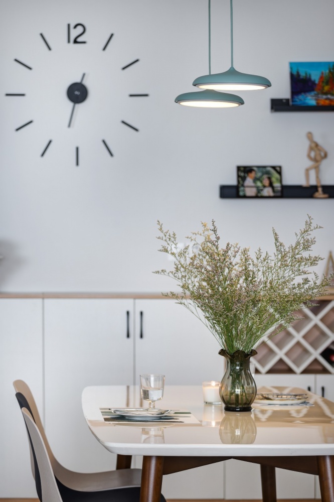 厨房5装修效果图改造一堵墙，白色+原木配色的家北欧风餐厅设计图片赏析
