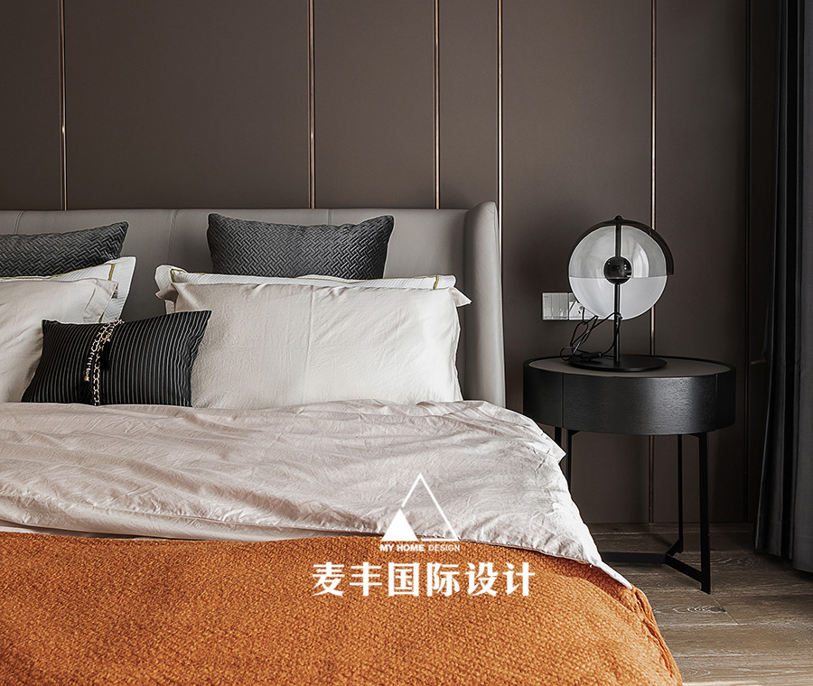 卧室床头柜3装修效果图现代紫金府现代简约卧室设计图片赏析