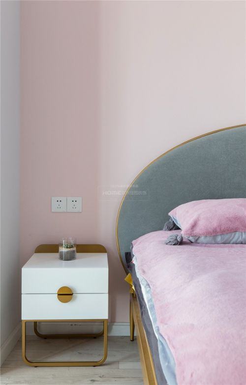 卧室床头柜1装修效果图80平粉色时空，完爆你的少女心