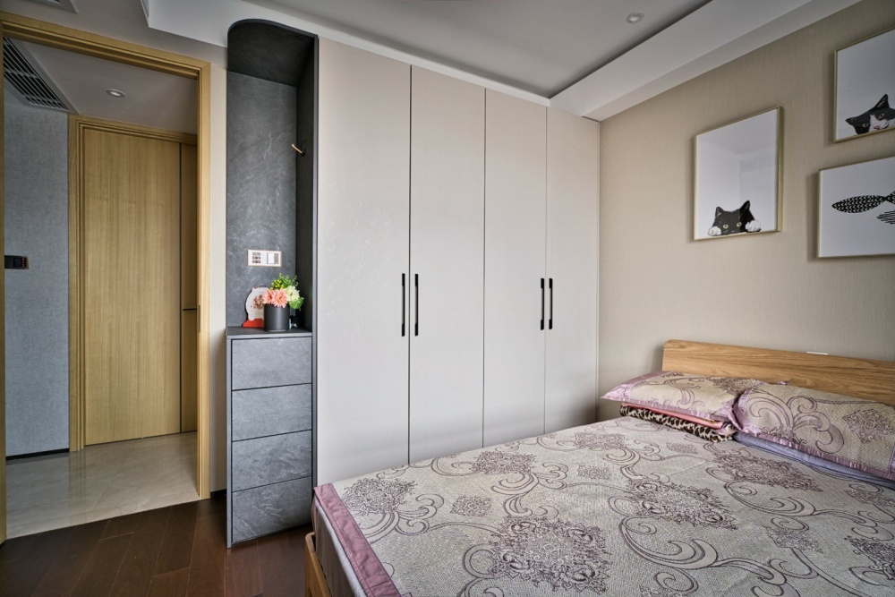 卧室衣柜1装修效果图灰色+橙色=随心不随意&amp现代简约卧室设计图片赏析