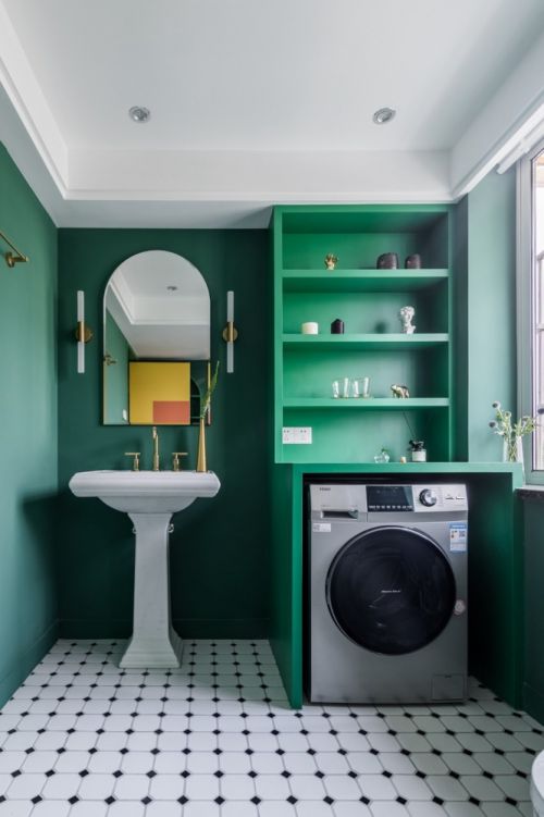 卫生间浴缸装修效果图老破小变身时髦公寓，最「好色」