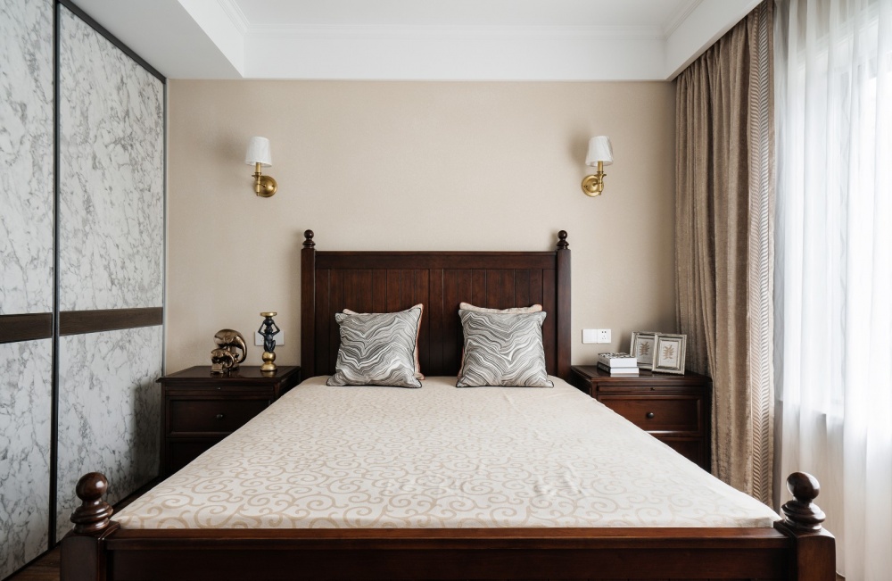 卧室床头柜1装修效果图轻奢美式独栋别墅英郡雷丁·上海美式卧室设计图片赏析
