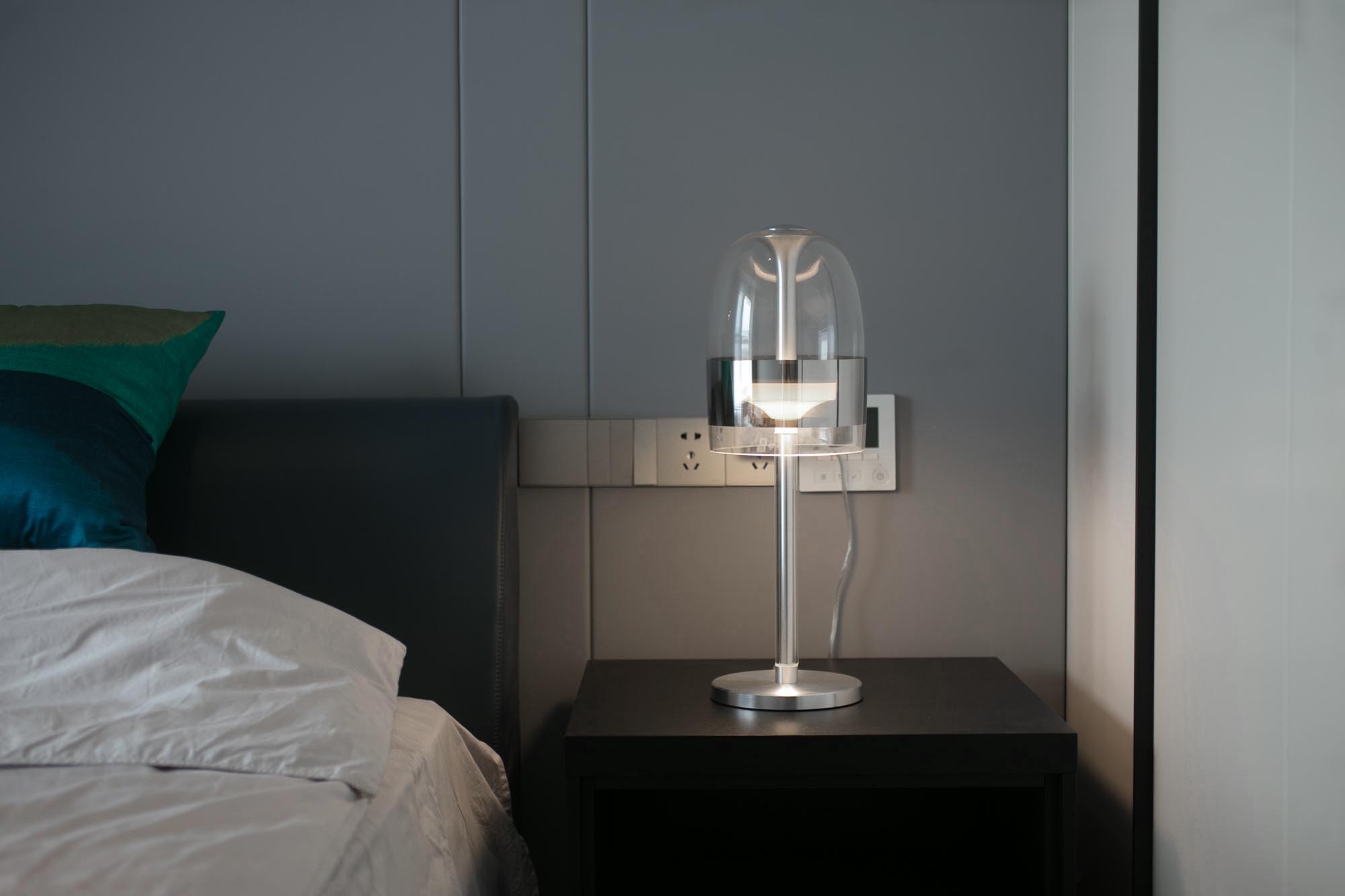 卧室床头柜4装修效果图亦Relax丨139㎡•现代极现代简约卧室设计图片赏析