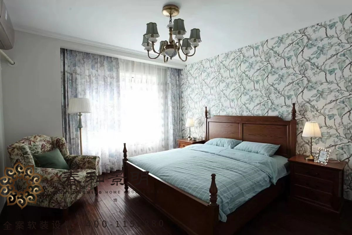 卧室床装修效果图济南万达文旅城美式风格装修设计美式卧室设计图片赏析