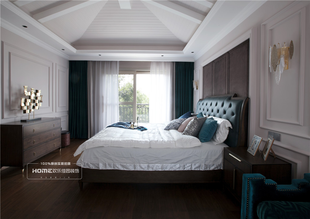 卧室窗帘3装修效果图美式遇上轻奢，优雅复古与时尚并美式卧室设计图片赏析