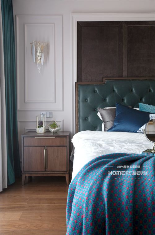 卧室床头柜1装修效果图美式遇上轻奢，优雅复古与时尚并