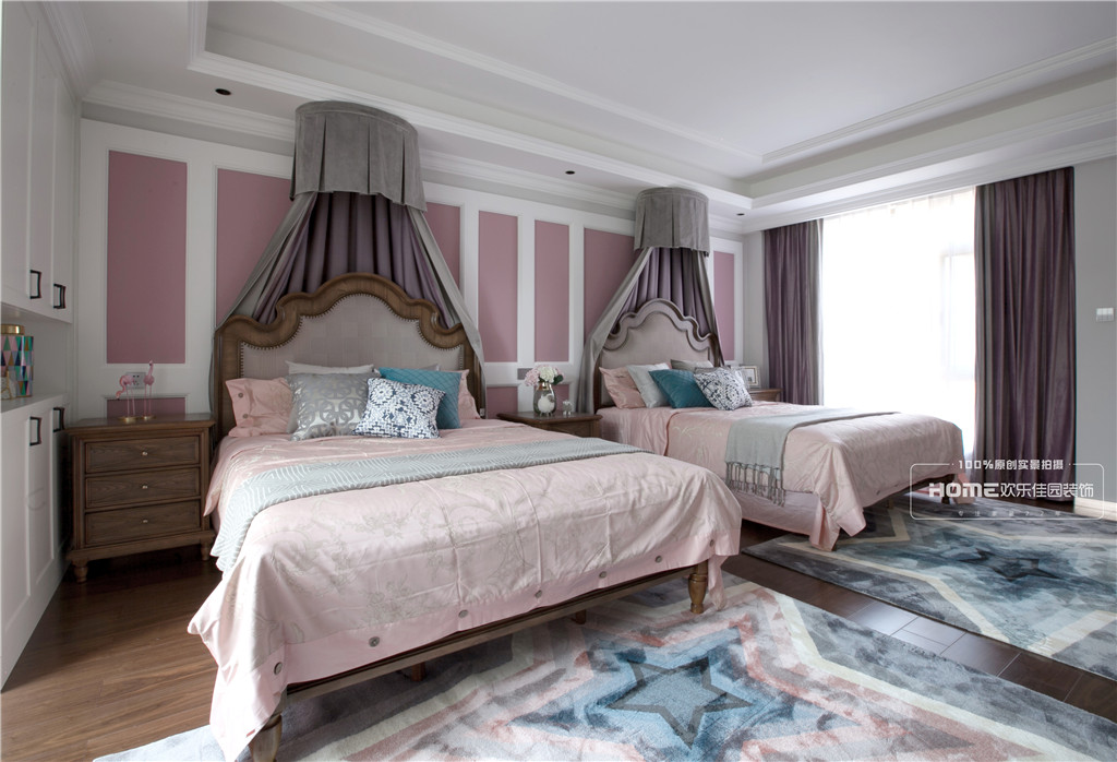 卧室窗帘7装修效果图美式遇上轻奢，优雅复古与时尚并美式卧室设计图片赏析