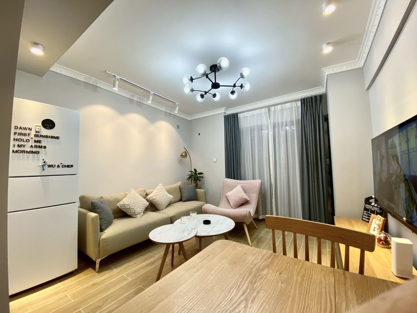 客厅窗帘1装修效果图60平方单身复式公寓设计北欧极简客厅设计图片赏析
