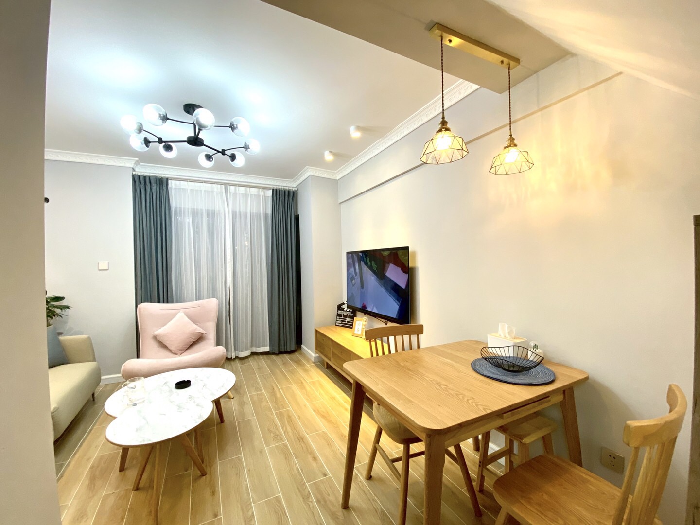 客厅窗帘2装修效果图60平方单身复式公寓设计北欧极简客厅设计图片赏析