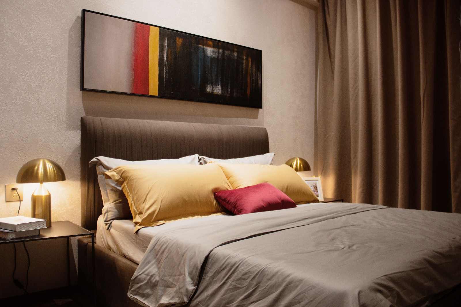 卧室窗帘2装修效果图摩登·极简现代简约卧室设计图片赏析