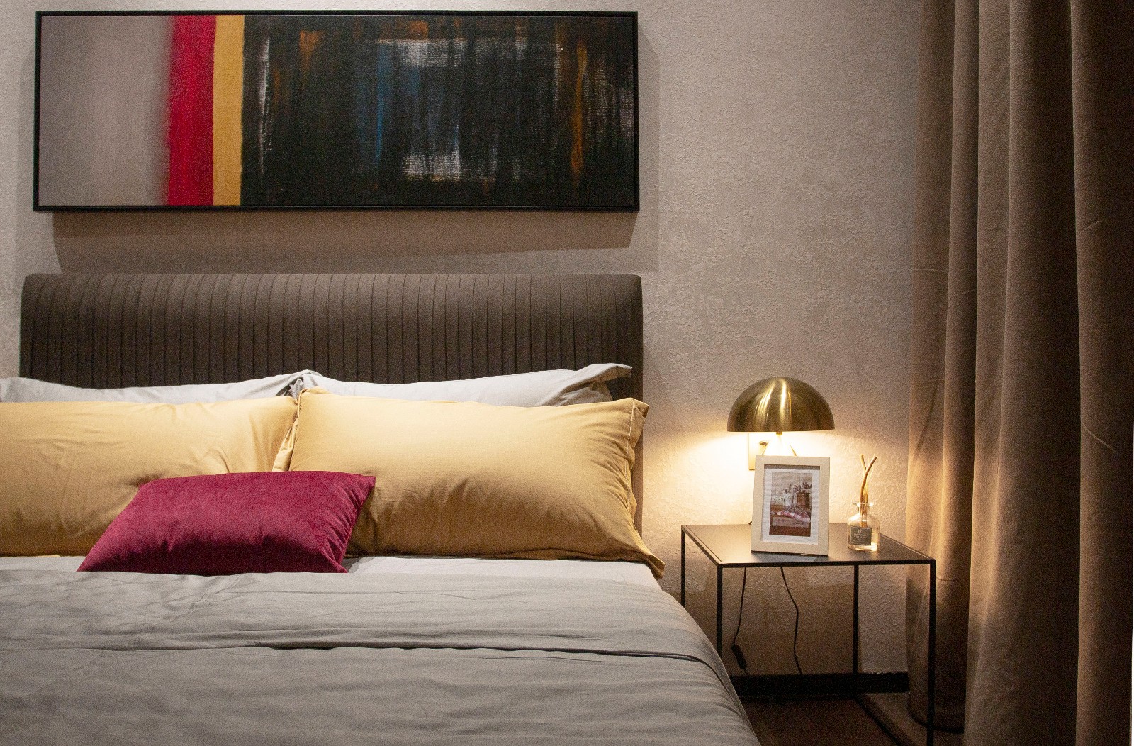 卧室床头柜3装修效果图摩登·极简现代简约卧室设计图片赏析
