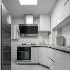 厨房图片——简单的色调，温暖的家