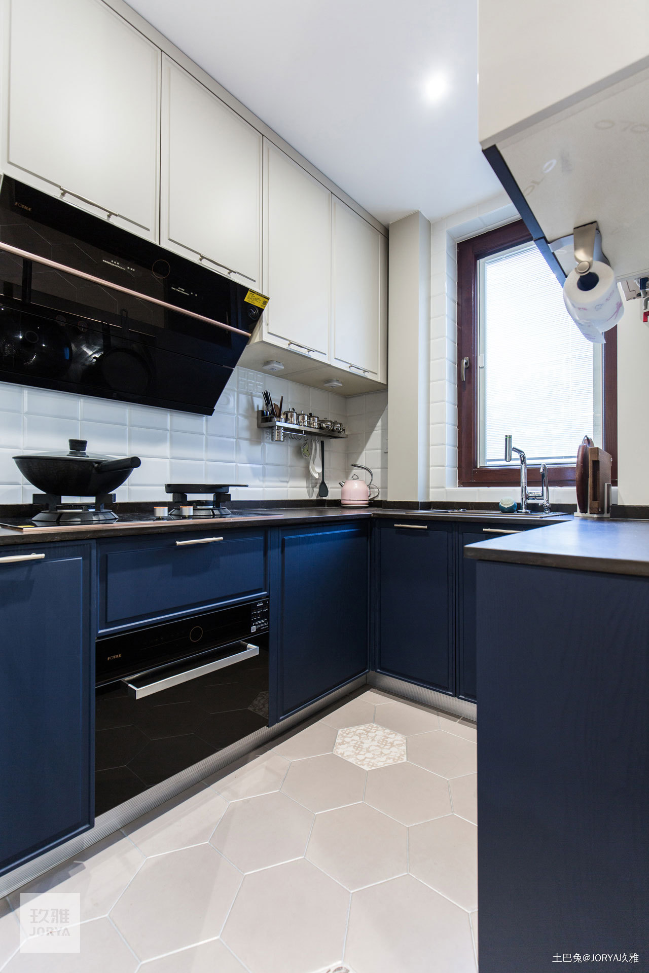 巧用定制柜65平米两居室收纳量惊人现代简约厨房设计图片赏析