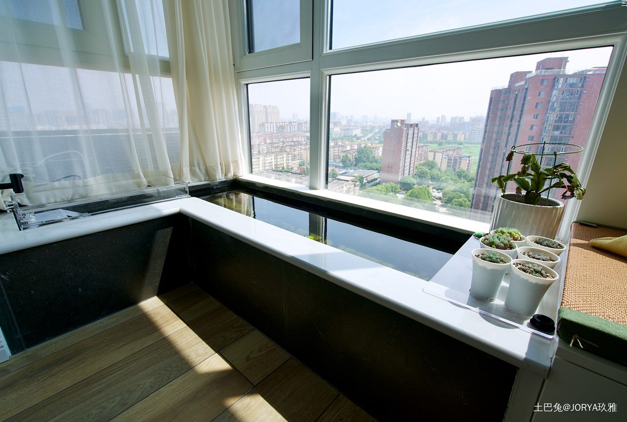 巧妙利用阳台厨房卧室卫生间都变大！现代简约阳台设计图片赏析