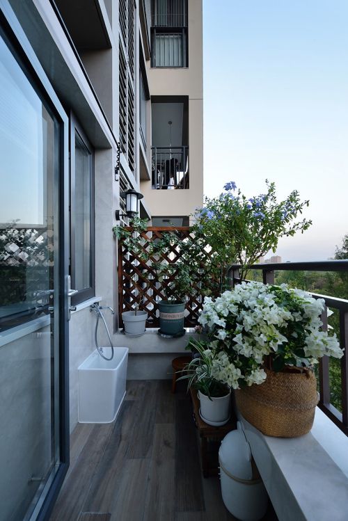 三居现代简约120㎡阳台装修装饰效果图